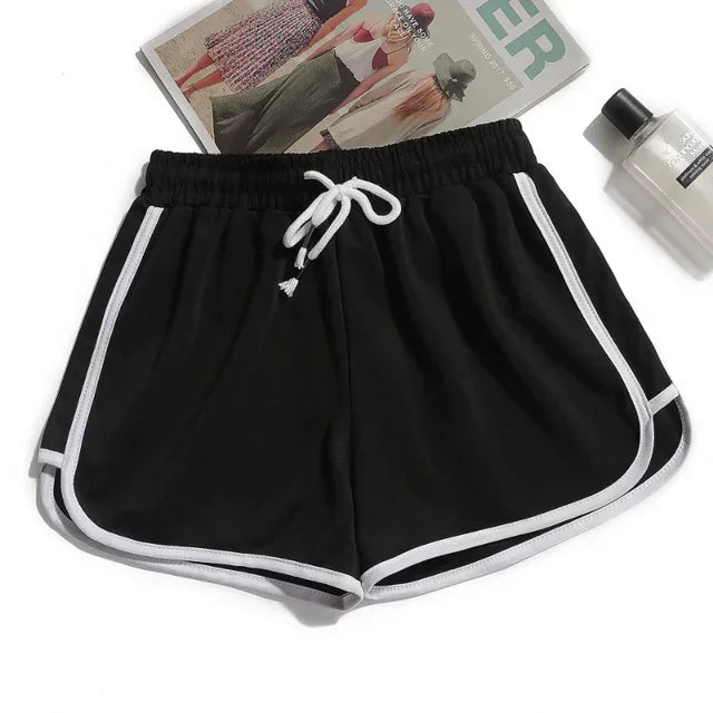 Detalhe da barra dos shorts femininos leves e elásticos para corrida e lazer
